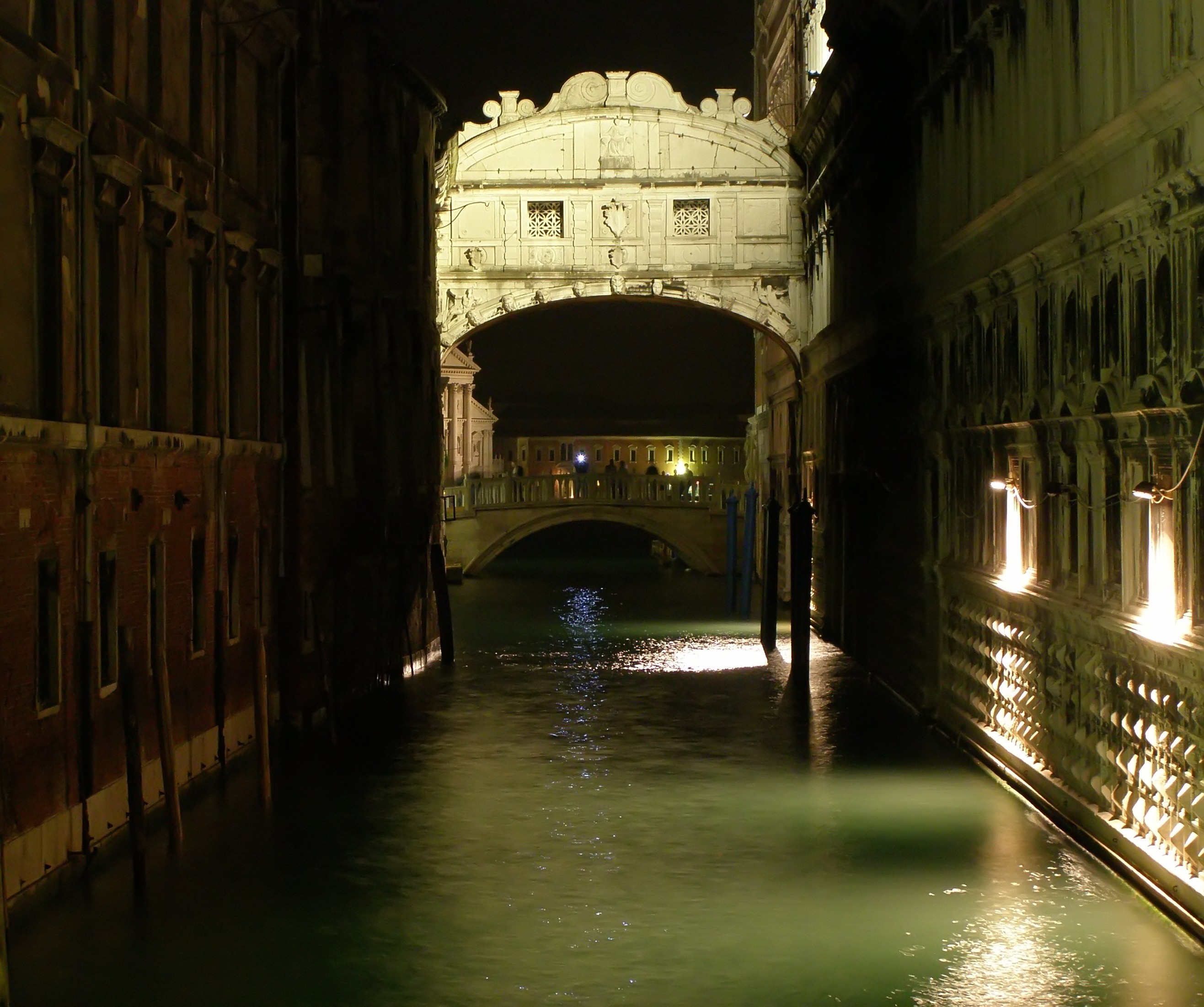 Like the bridge of sighs, baroque music described humans crossing a bridge in life towards eternity. Surrounded by dark choices but inspired by faith.
